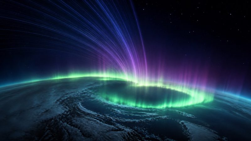 Dünya'nın kutup atmosferinde yeşil ve mor aurora ovalini gösteren özgün temsili kapak