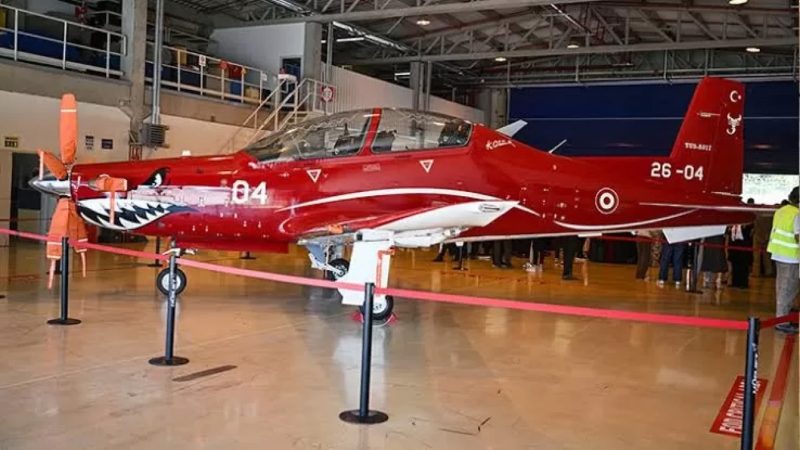 Türkiye'nin milli eğitim uçağı HÜRKUŞ-2 Hava Kuvvetleri'ne teslim edildi