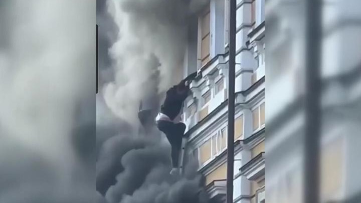 Rusya'nın Kiev saldırılarında tarihi bina vuruldu