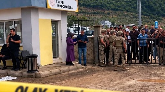 Okul bahçesinde öğretmen öldürüldü